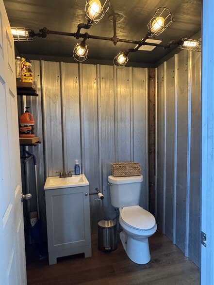 More Photos Of 112 N Avenue A, Humble Light Distribution For Sale