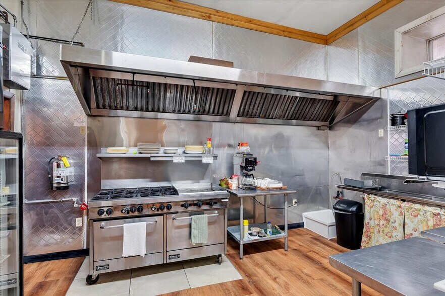 More Photos Of 68 Main St, Whitehall Flex For Sale