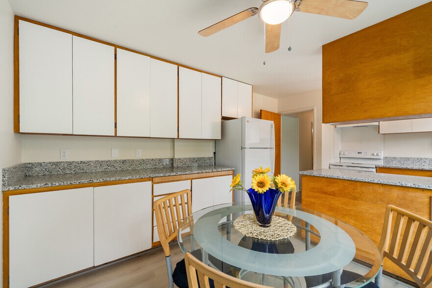 More Photos Of 1009-1011 Grove Ave, Tillamook Apartments For Sale