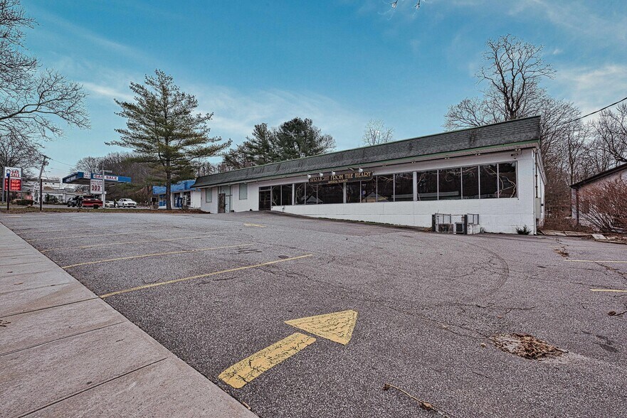 More Photos Of 80 E Main St, Huntington Freestanding For Sale
