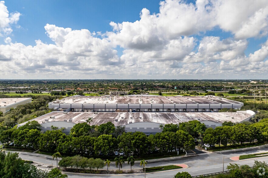 More Photos Of 13800 NW 2nd St, Sunrise Warehouse For Lease