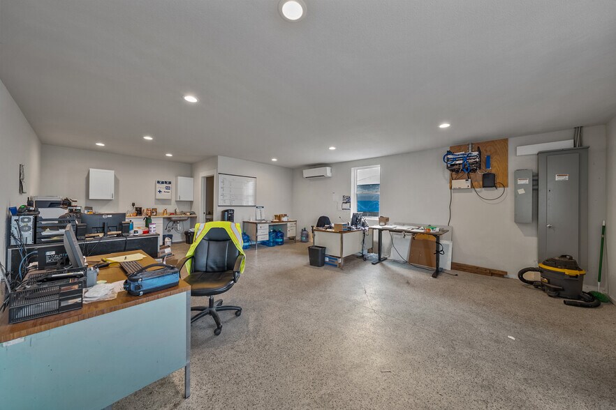 More Photos Of 1918 Bobcat Way, White City Warehouse For Sale