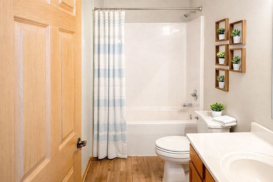 More Photos Of 600 W North St, Greenfield Apartments For Sale