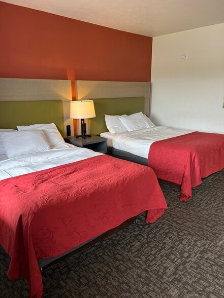 More Photos Of 332 E Onota St, Munising Hotel For Sale