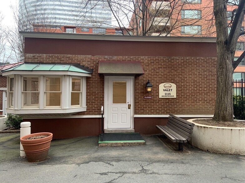 More Photos Of 1011-1121 Arlington Blvd, Arlington Apartments For Sale