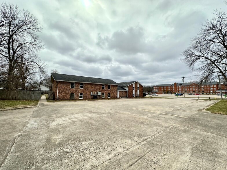 More Photos Of 1001 S Davis St, Kirksville Sorority Fraternity House For Sale