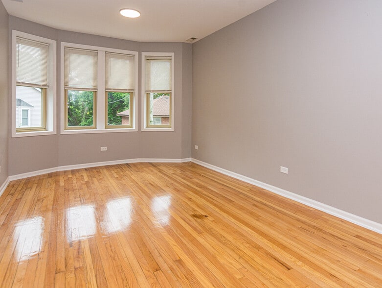 More Photos Of 7350 S Phillips Ave, Chicago Apartments For Sale