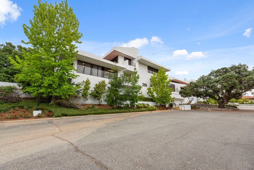 More Photos Of 299 W Hillcrest Dr, Thousand Oaks Loft Creative Space For Lease