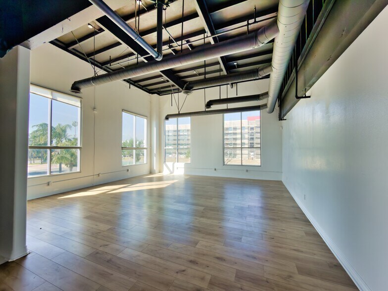 More Photos Of 10557 Juniper Ave, Fontana Warehouse For Lease