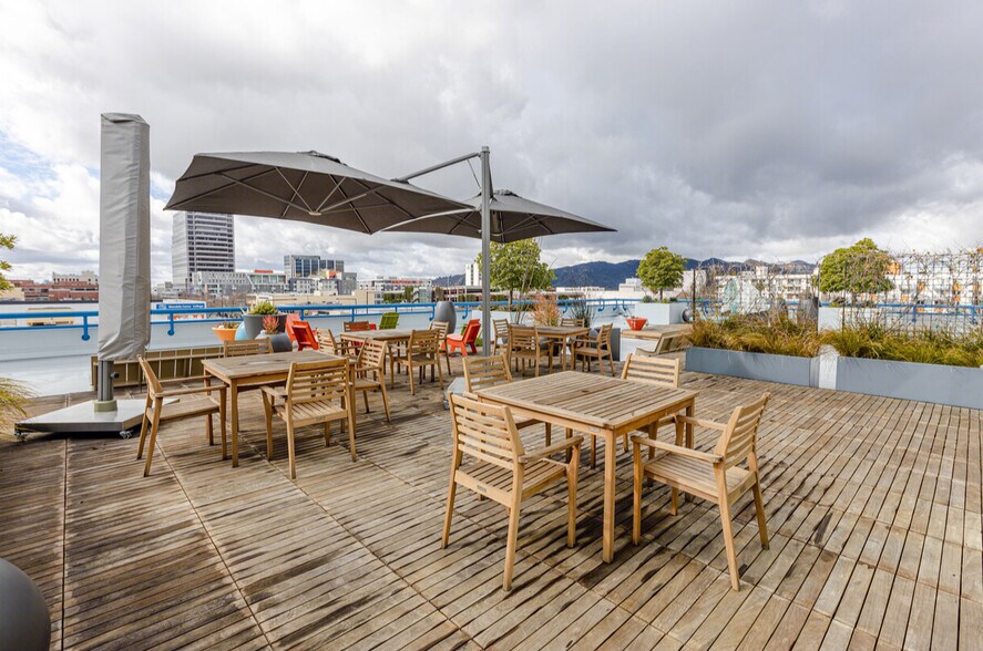 More Photos Of 330 N Brand Blvd, Glendale Office For Lease