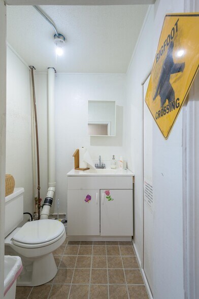 More Photos Of 21 E Pine, Pinedale General Retail For Sale