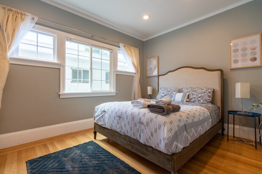 More Photos Of 256 29th St, Oakland Apartments For Sale