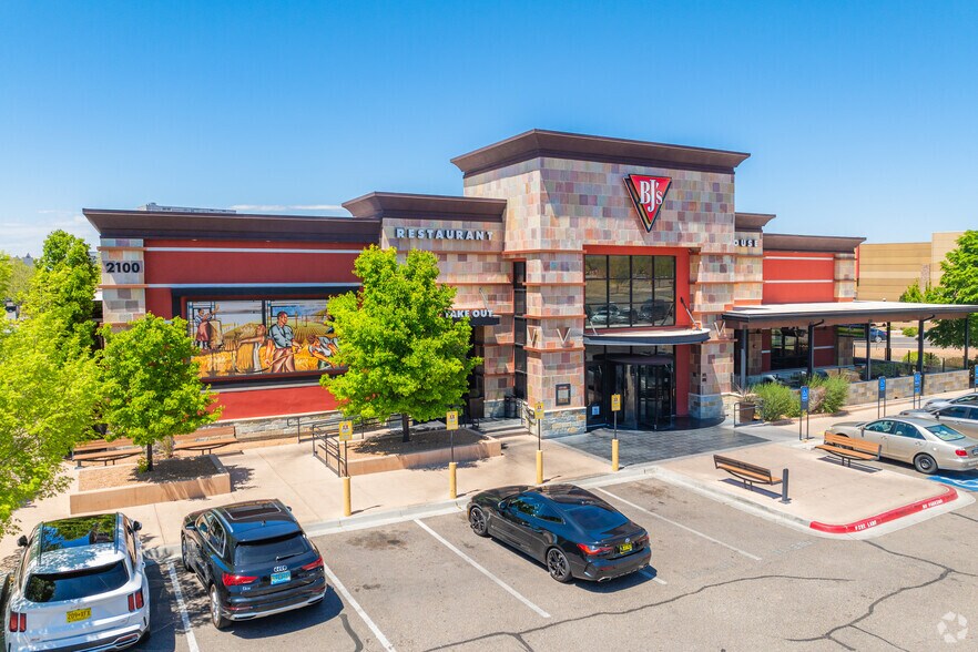 Primary Photo Of 2100 Louisiana Blvd NE, Albuquerque Restaurant For Sale