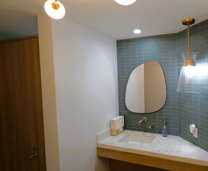 More Photos Of 3199 Airport Loop Dr, Costa Mesa Office For Sale