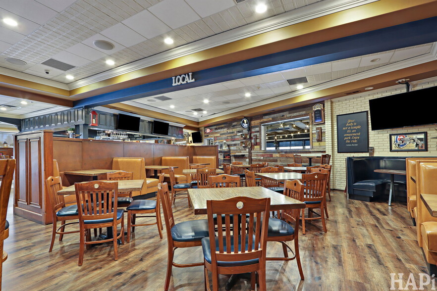 More Photos Of 10 W Grand Ave, Lake Villa Restaurant For Sale