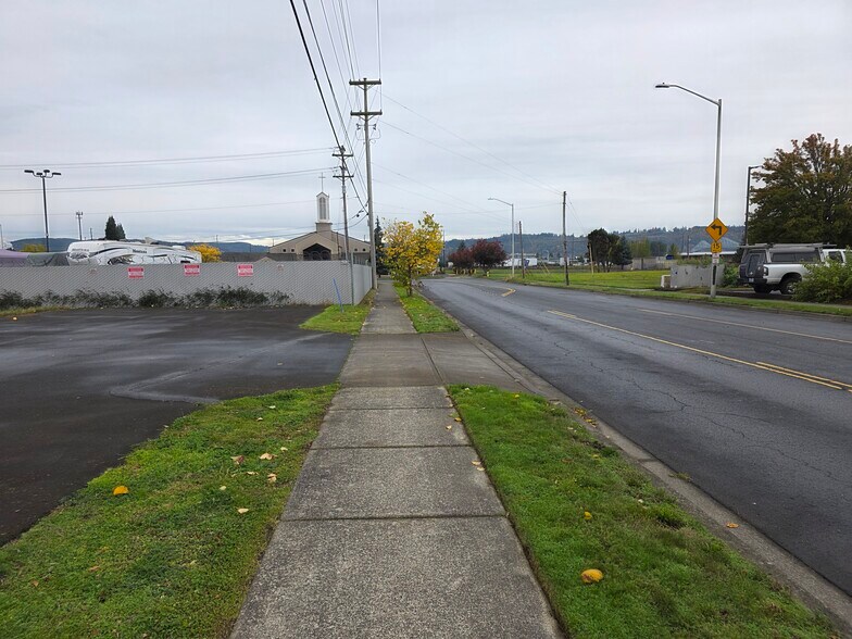 More Photos Of 624 9th Ave, Longview Land For Lease