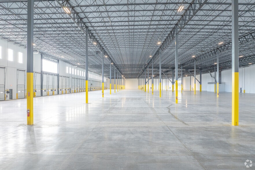 More Photos Of 55 Paradise Ln, Bay Shore Warehouse For Lease