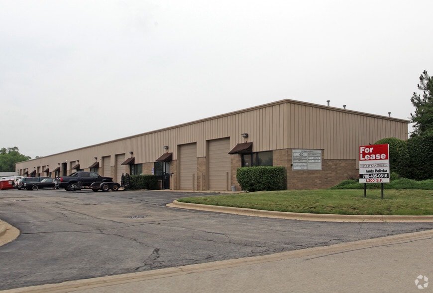More Photos Of 554 Anderson Dr, Romeoville Warehouse For Lease