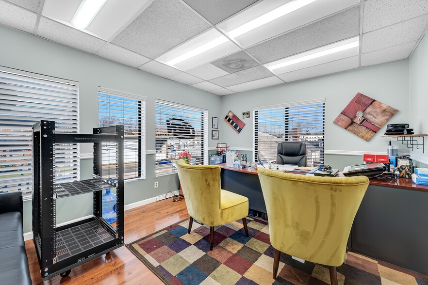 More Photos Of 101 Chestnut St, Gaithersburg Medical For Sale