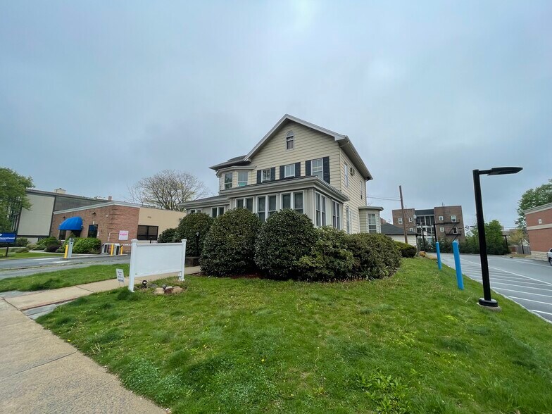 More Photos Of 25 N Fullerton Ave, Montclair Office Residential For Lease