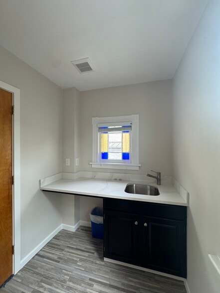 More Photos Of 9 Berkeley St, Norwalk Office Residential For Lease