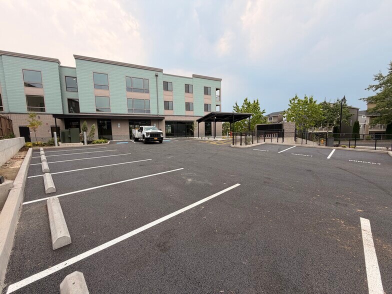 More Photos Of 7650 NW 170th Ave, Portland General Retail For Lease