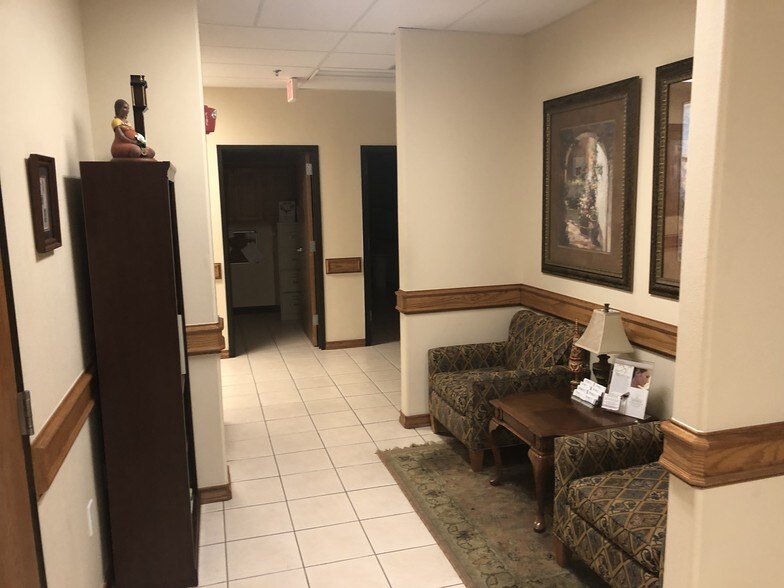 More Photos Of 1022 E Griffin Pky, Mission Medical For Sale