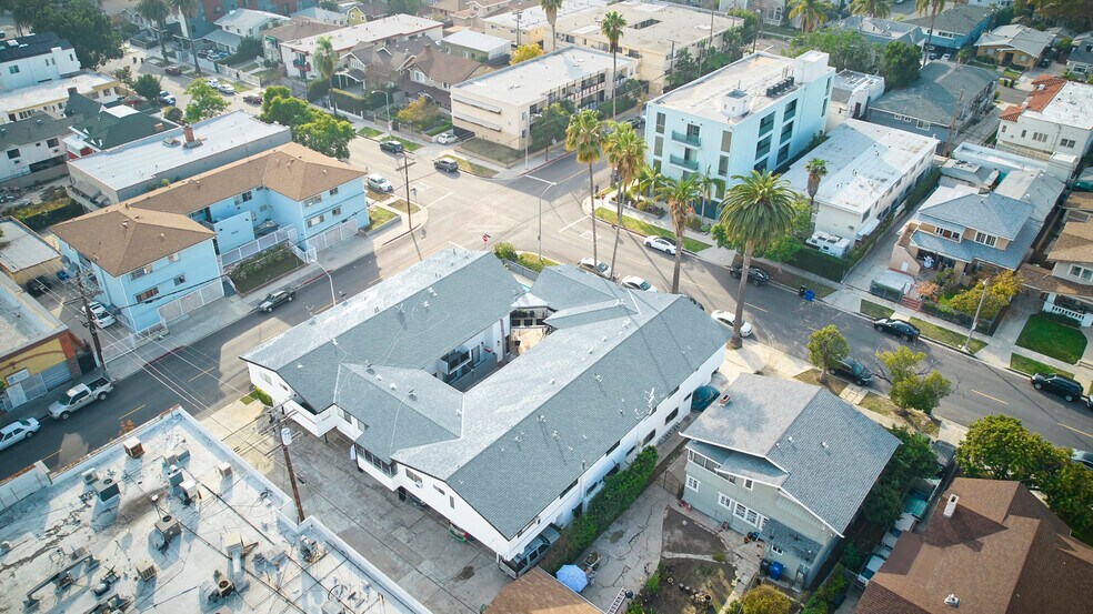 More Photos Of 204 N Manhattan Pl, Los Angeles Apartments For Sale