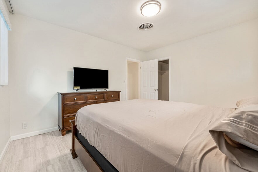 More Photos Of 1425 S Via Soledad, Palm Springs Apartments For Sale