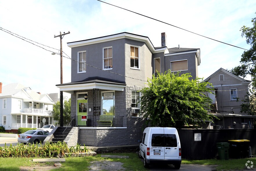 More Photos Of 2312 Abercorn St, Savannah Storefront Retail Residential For Sale