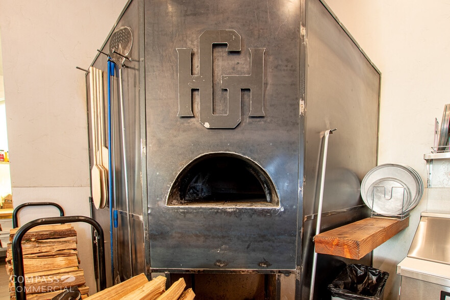 More Photos Of 641 SW Cascade Ave, Redmond Restaurant For Sale