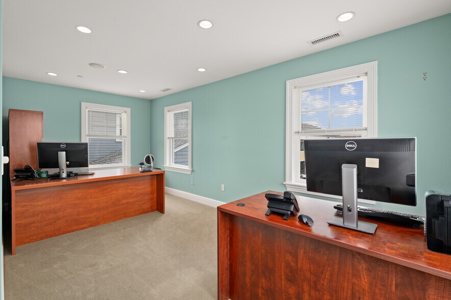 More Photos Of 13 Bartlet St, Andover Office For Lease