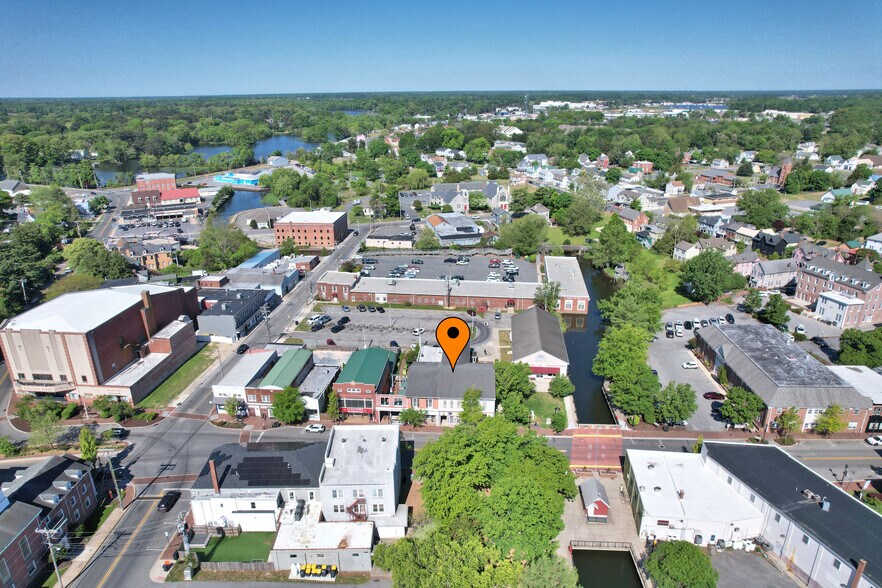 More Photos Of 10 S Walnut St, Milford Restaurant For Sale