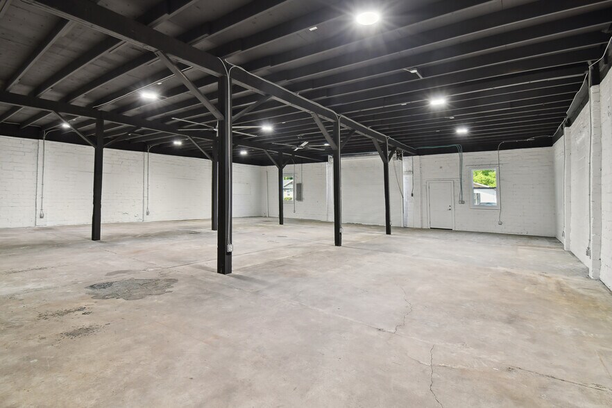 More Photos Of 1704 W Cherry St, Tampa Light Manufacturing For Sale