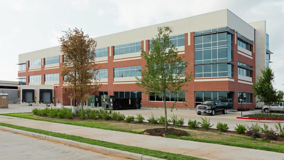 More Photos Of 13905 University Blvd, Sugar Land Medical For Sale