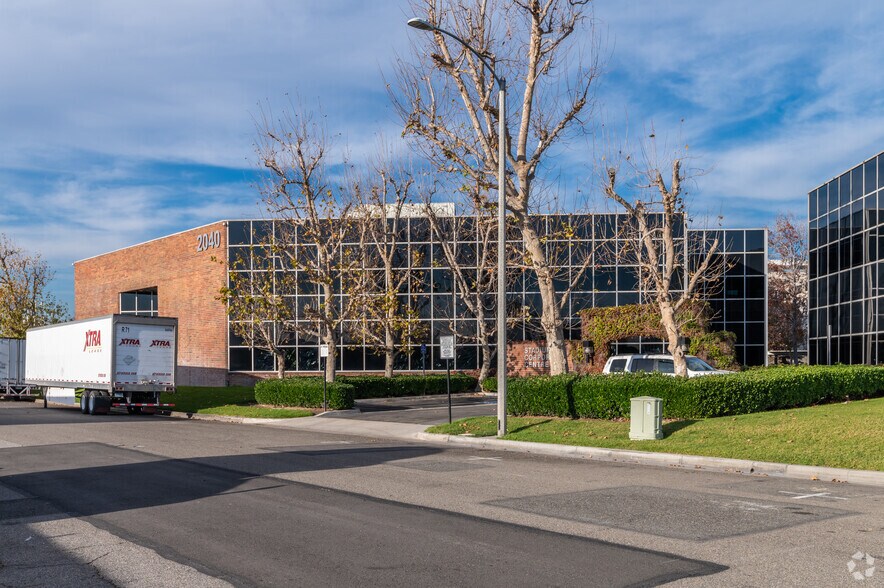 More Photos Of 2040 S Santa Cruz St, Anaheim Loft Creative Space For Lease