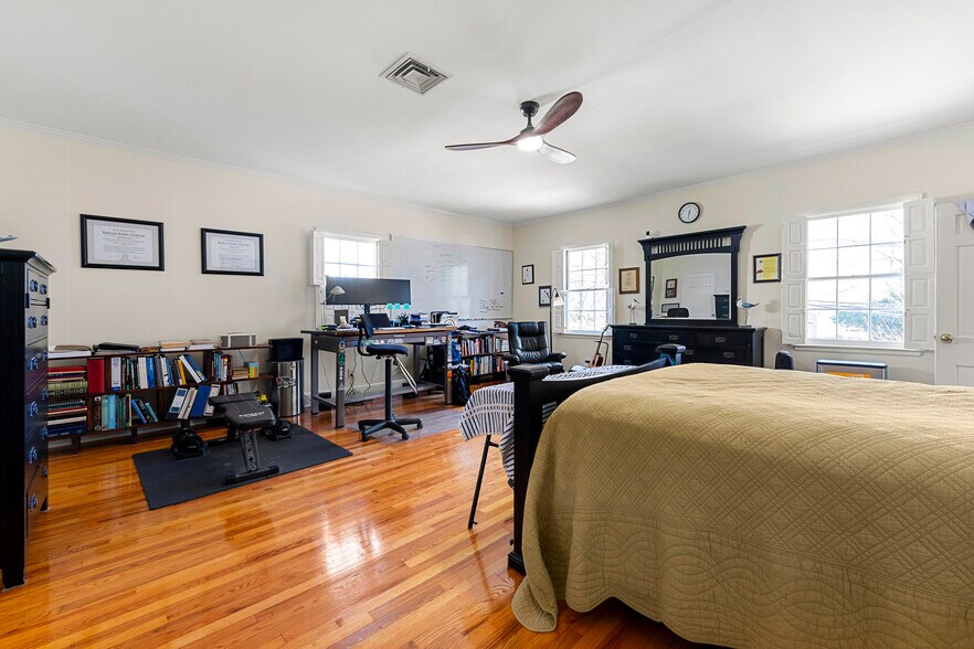 More Photos Of 132 E College St, Griffin Hospitality For Sale