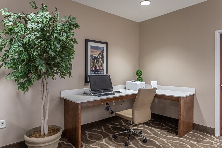 More Photos Of 3620 Camden Rd, Pine Bluff Hotel For Sale