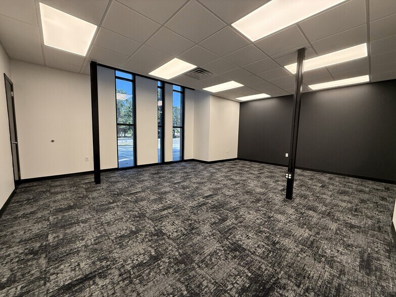 More Photos Of 3032 N Frazier St, Conroe Office For Lease