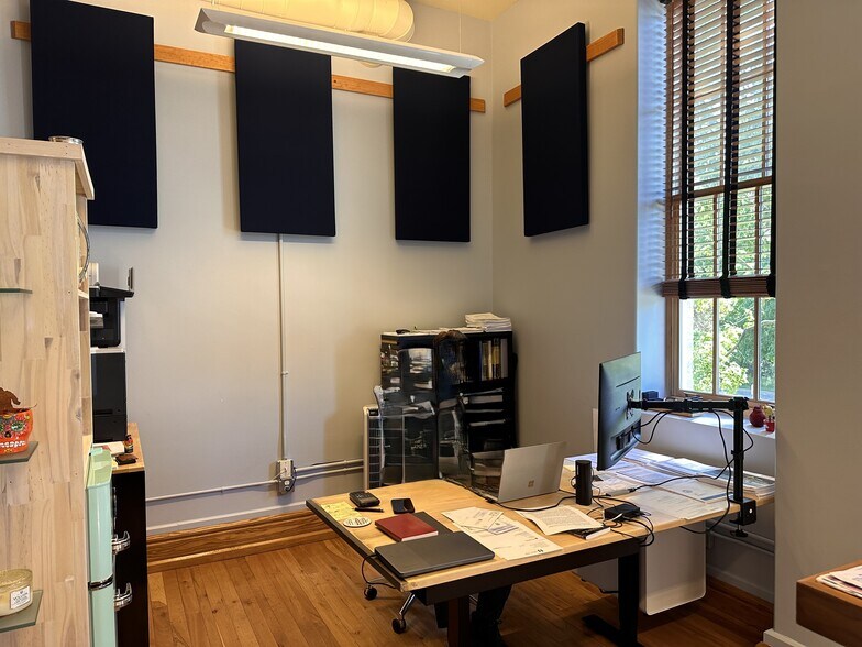 More Photos Of 830 Cottageview Dr, Traverse City Loft Creative Space For Sale