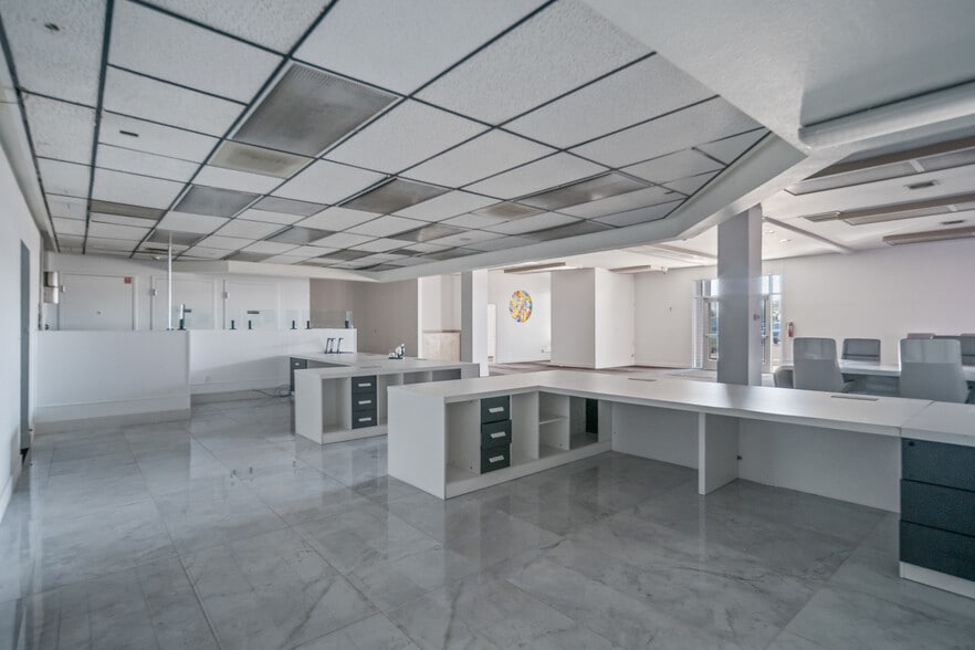 More Photos Of 1755 E Lakeside Dr, Bullhead City Bank For Sale