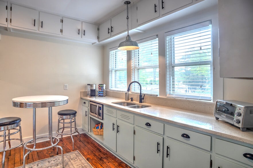 More Photos Of 7707 Poplar Pike, Germantown Office For Lease