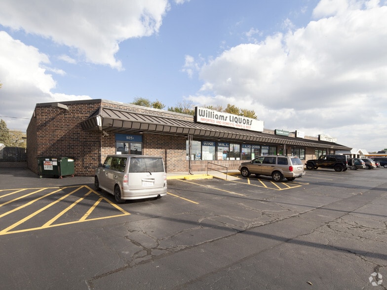 More Photos Of 925-929 S York St, Elmhurst Storefront Retail Office For Lease