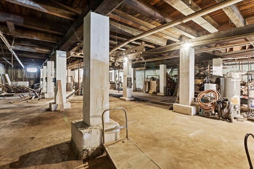 More Photos Of 1936 Revere Beach Pky, Everett Warehouse For Sale