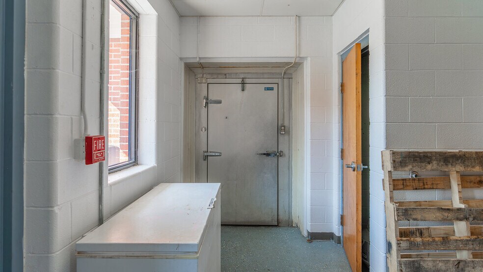 More Photos Of 81 Evick Dr, Franklin Flex For Sale