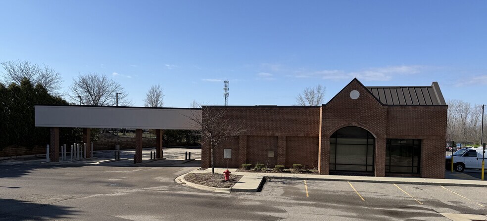 Primary Photo Of 3400 E Grand River Ave, Howell Bank For Sale