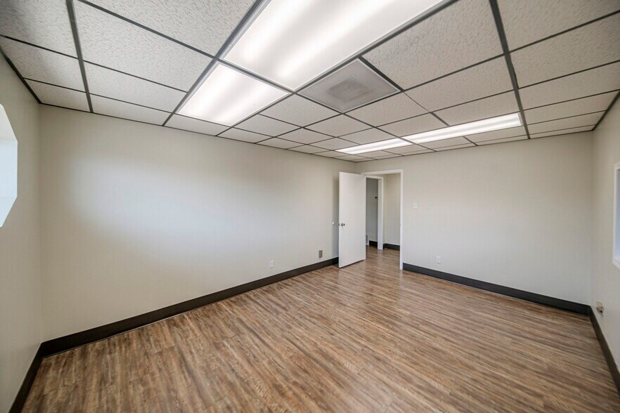 More Photos Of 1410 Rankin Hwy, Midland Office For Sale