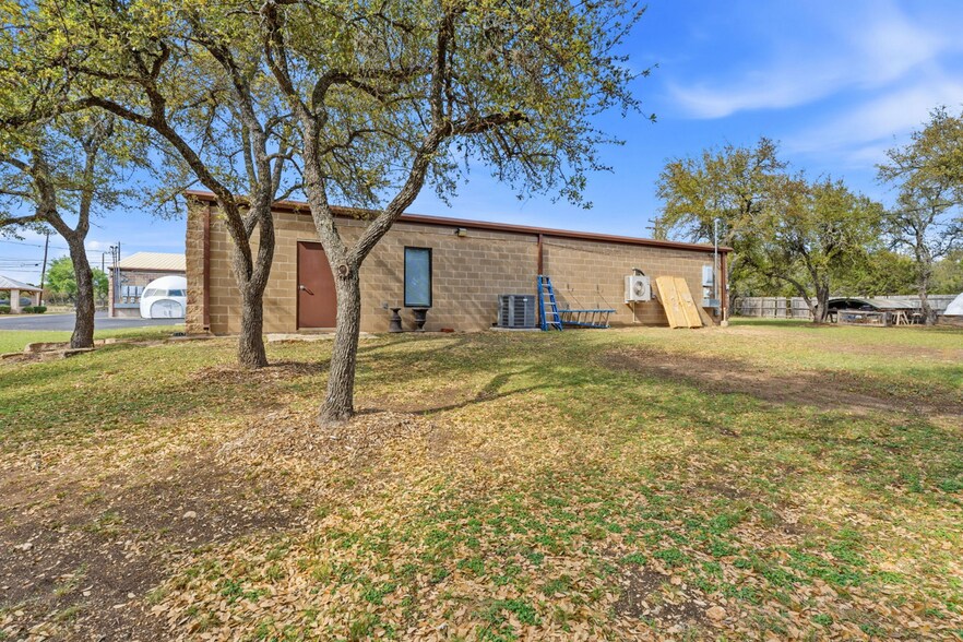 More Photos Of 2100 E Highway 290, Dripping Springs Flex For Lease