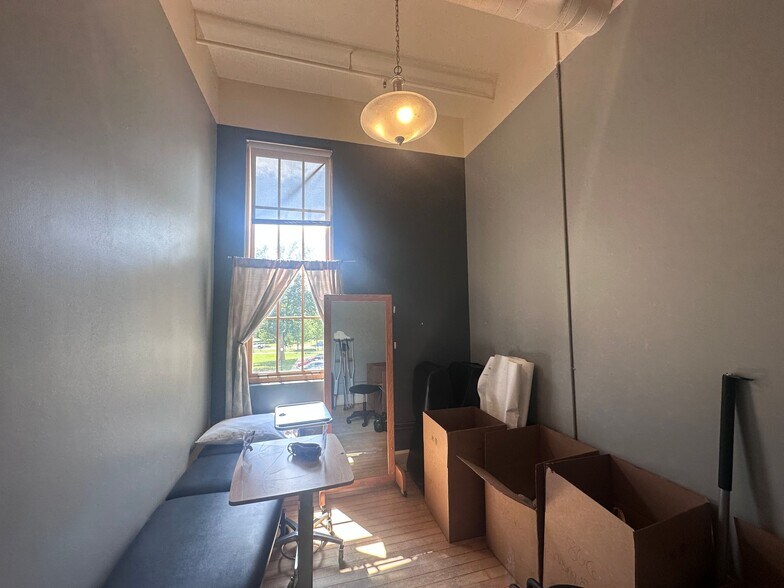 More Photos Of 830 Cottageview Dr, Traverse City Loft Creative Space For Sale