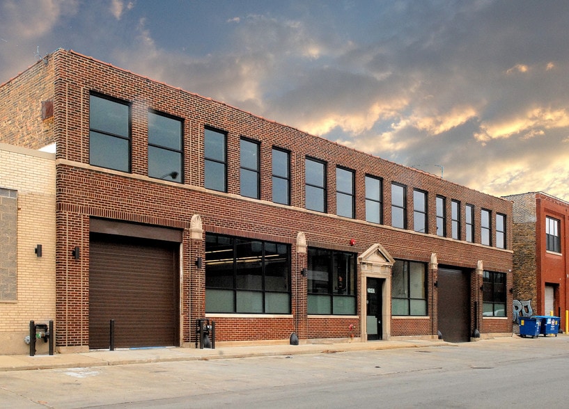 Primary Photo Of 1640 W Carroll Ave, Chicago Showroom For Lease